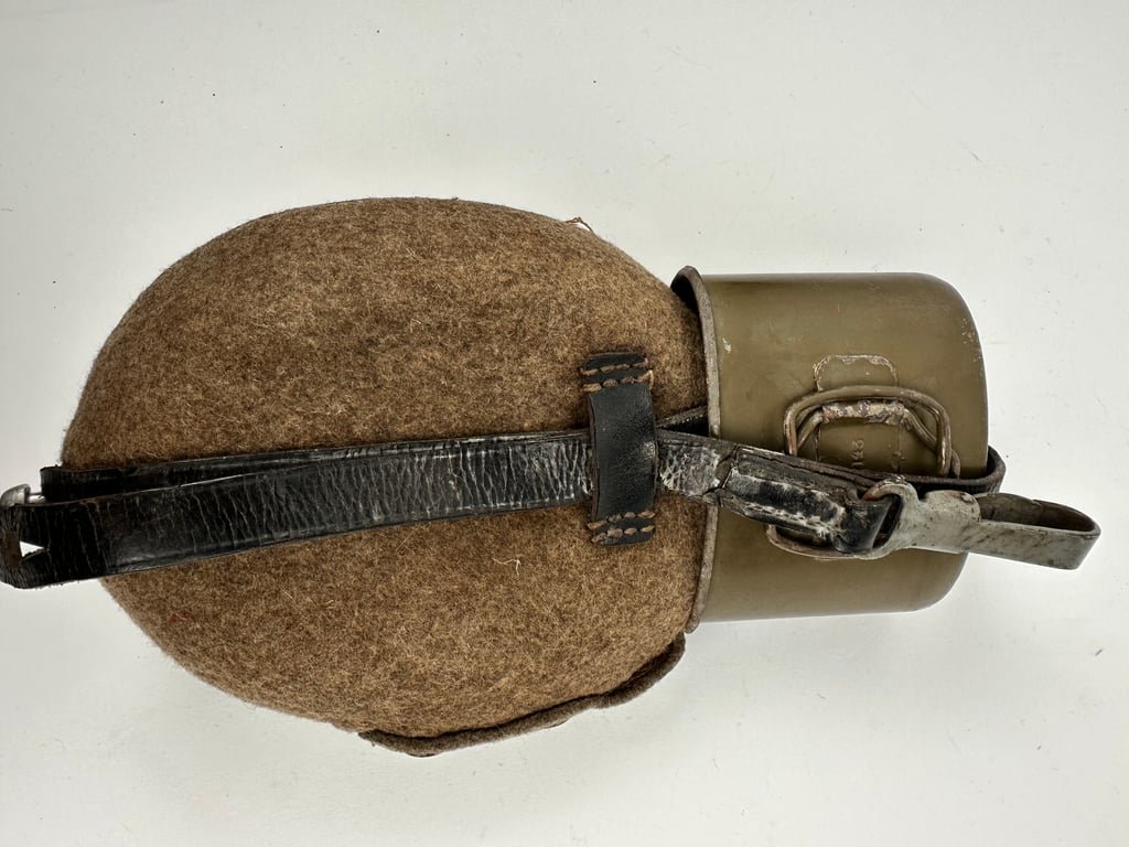 German canteen 'R.F.I.43' — image 2