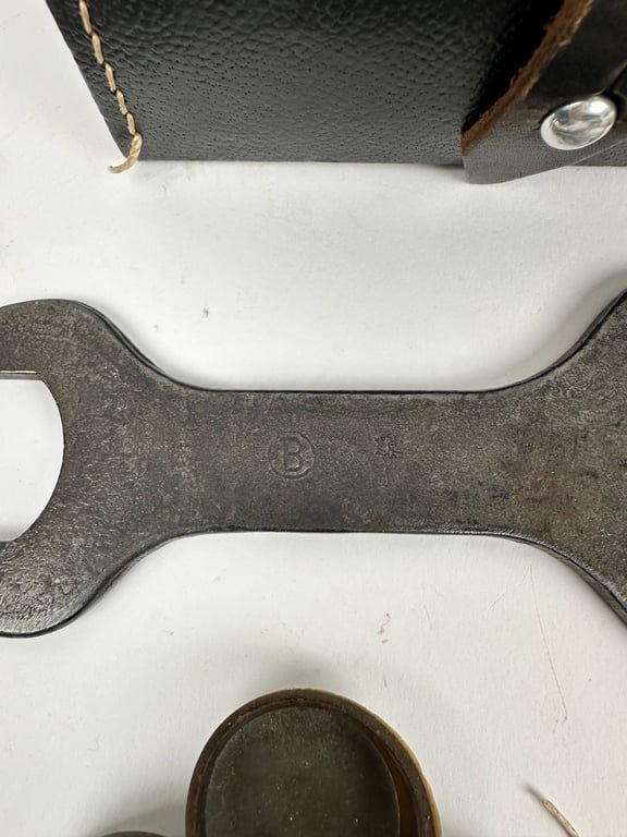 Original German WWII MG 34 Preßstoff & Leather Gunners Kit Tool Pouch — image 3