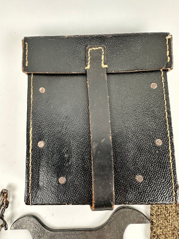 Original German WWII MG 34 Preßstoff & Leather Gunners Kit Tool Pouch — image 7