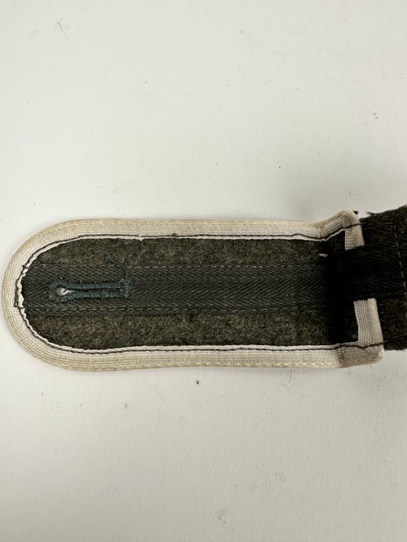 Wehrmacht Shoulder Board Infantry — image 3