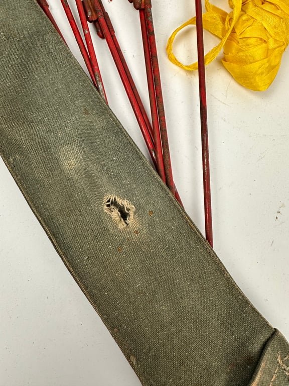 German WH Gas Warning Flag Set with Carrying Pouch — image 4