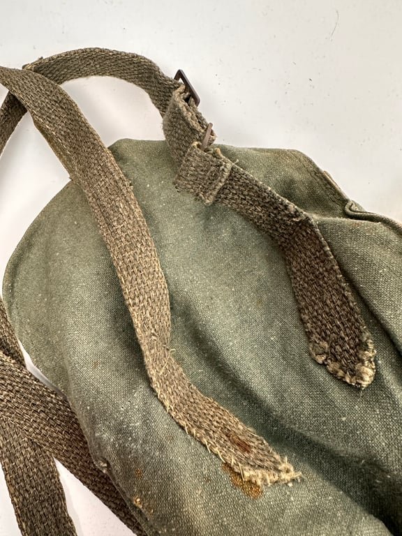 German WH Gas Warning Flag Set with Carrying Pouch — image 7