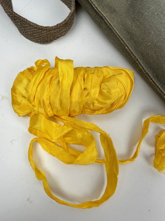 German WH Gas Warning Flag Set with Carrying Pouch — image 8