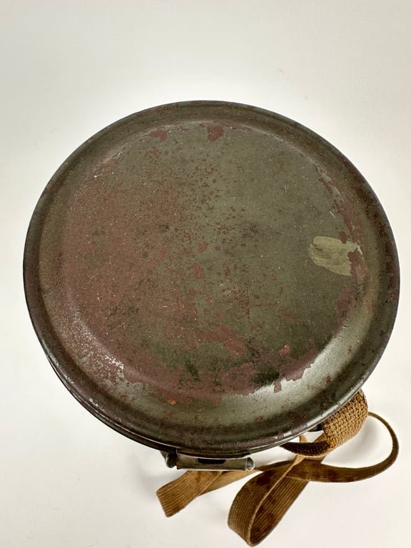 WW2 German gasmask with webbing straps 1940 — image 4