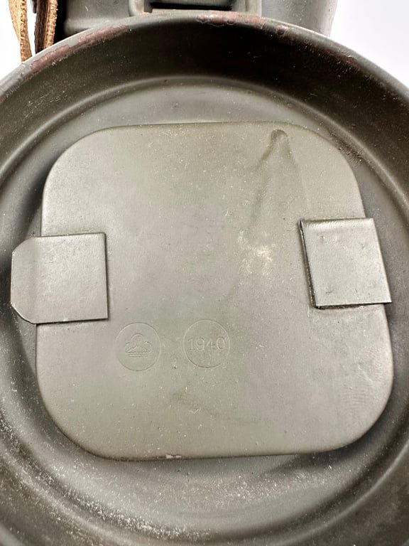 WW2 German gasmask with webbing straps 1940 — image 5