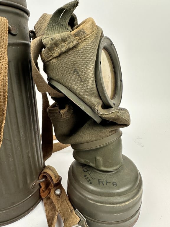 WW2 German gasmask with webbing straps 1940 — image 7