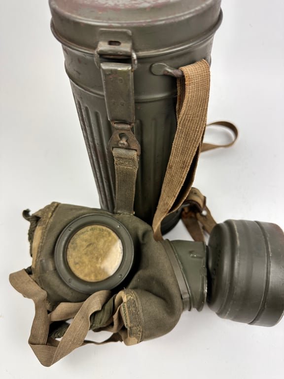 WW2 German gasmask with webbing straps 1940 — image 8