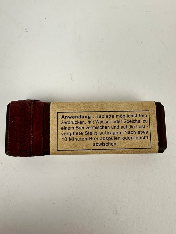 'HAUTENGIFTUNGSMITTEL'1940 — image 2