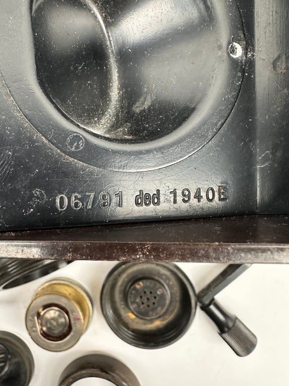 Nice original German WW2 FF33 Field Telephone (Feldfernsprecher 33) 'ded'1940 — image 2