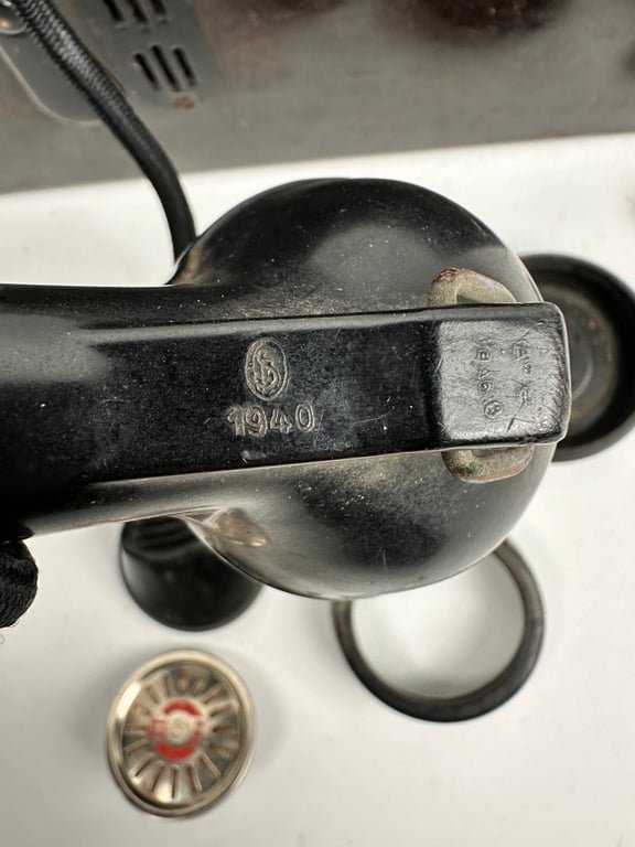 Nice original German WW2 FF33 Field Telephone (Feldfernsprecher 33) 'ded'1940 — image 4