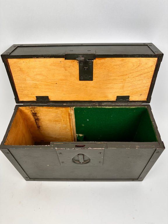 WW2 German Box 'Zelt-Bel-Ger.,,A'Gew.5,1Kg' Zubehor — image 5