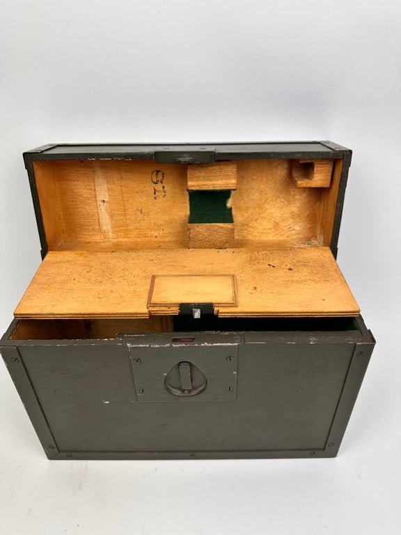 WW2 German Box 'Zelt-Bel-Ger.,,A'Gew.5,1Kg' Zubehor — image 6