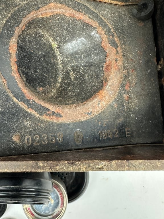 Nice original German WW2 FF33 Field Telephone (Feldfernsprecher 33) 1942 — image 2