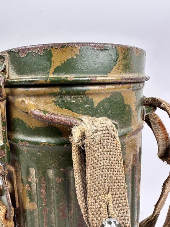WW2 German 2 tone camo Gasmask canister. — image 3