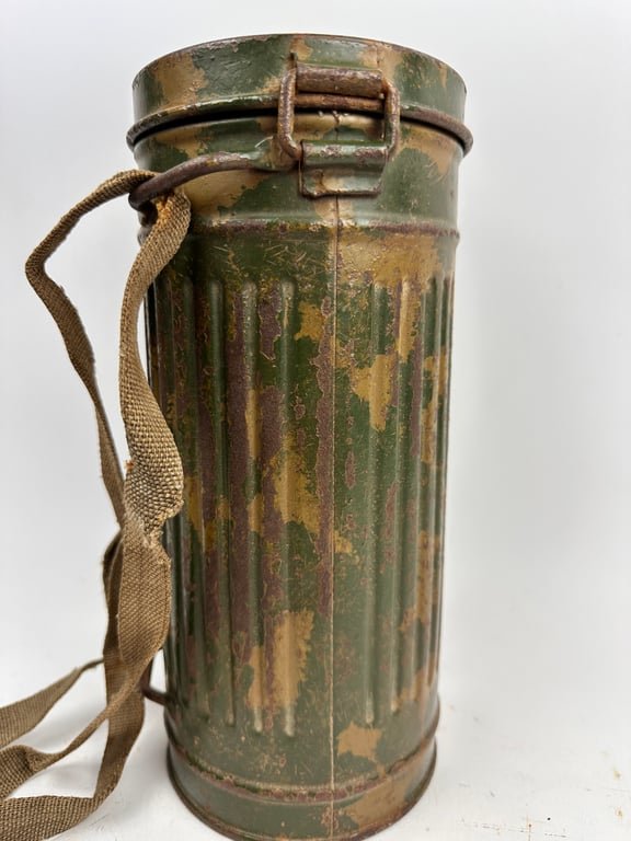 WW2 German 2 tone camo Gasmask canister. — image 4