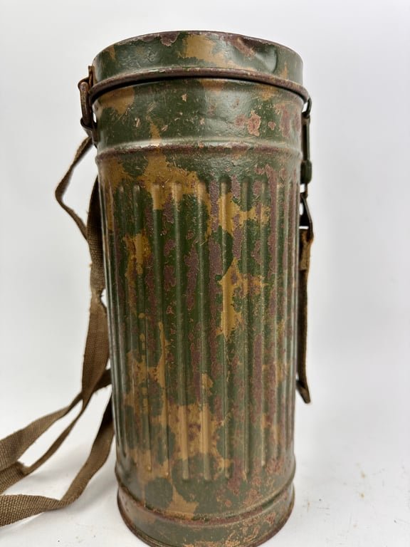 WW2 German 2 tone camo Gasmask canister. — image 5