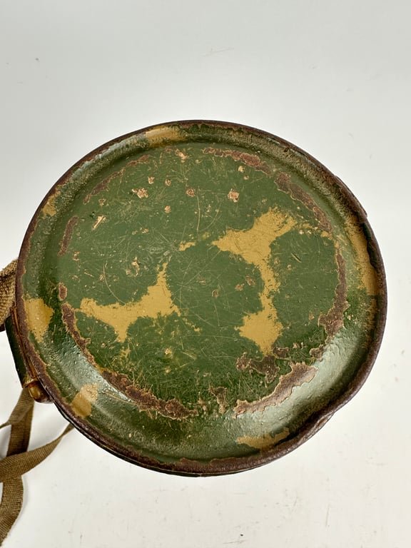 WW2 German 2 tone camo Gasmask canister. — image 6
