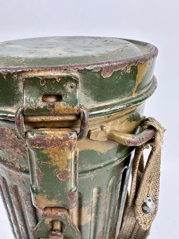 WW2 German 2 tone camo Gasmask canister. — image 7