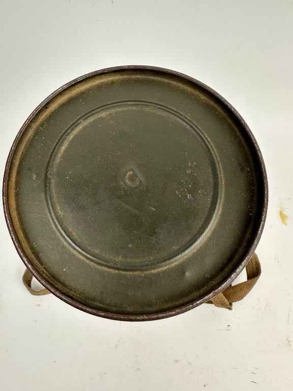 WW2 German 2 tone camo Gasmask canister. — image 8