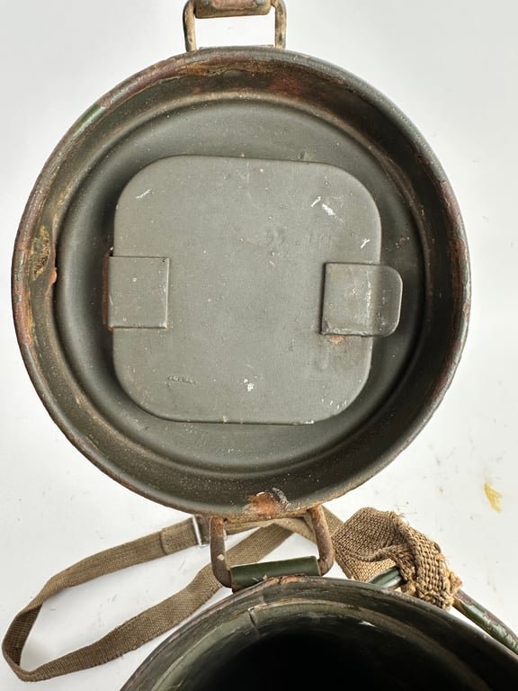 WW2 German 2 tone camo Gasmask canister. — image 9