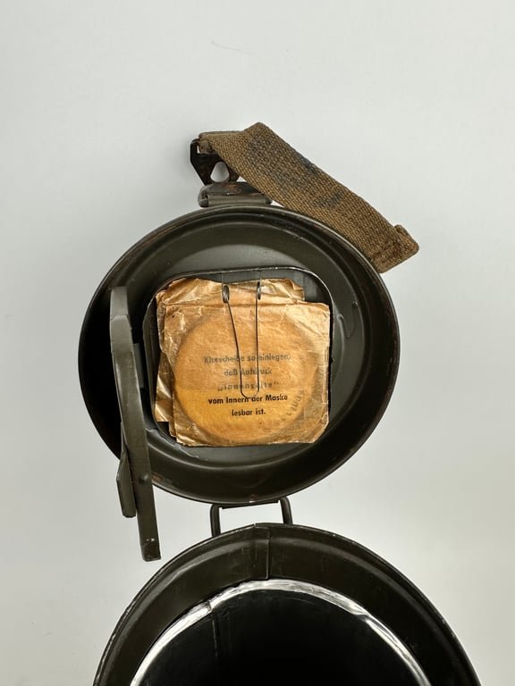 WW2 German Gasmask Named 'Ogfr. Lonarz' — image 4