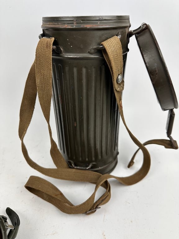 WW2 German Gasmask Named 'Ogfr. Lonarz' — image 6