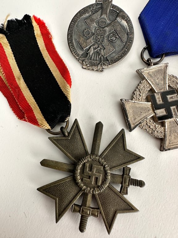 WW2 German Medals grouping 5 pices — image 8