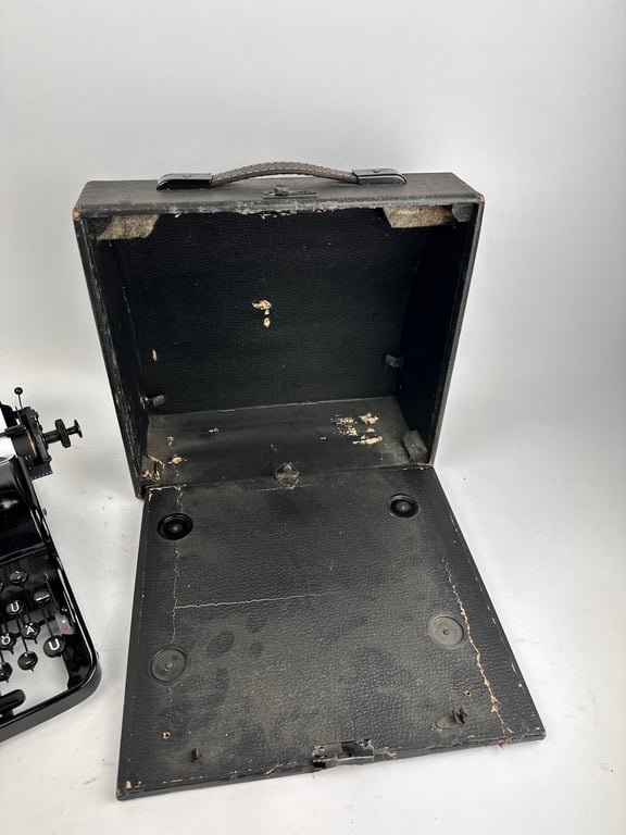 Rare Black Waffen-SS typewriter by Olympia — image 10