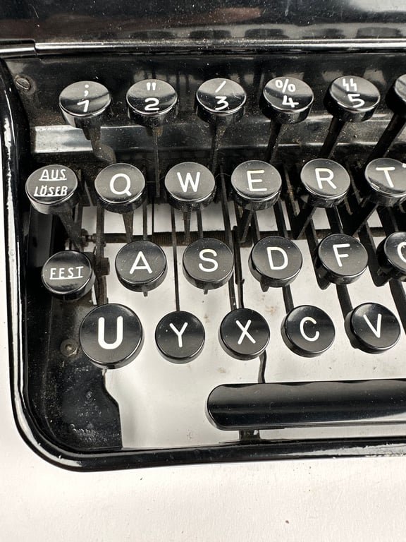 Rare Black Waffen-SS typewriter by Olympia — image 4