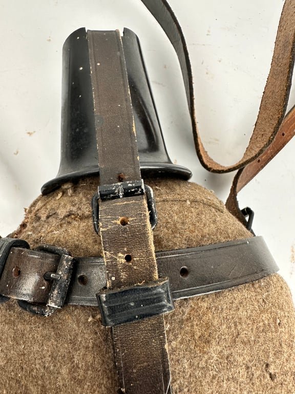 Original German WW2 Medical Canteen 'ESB40' — image 12