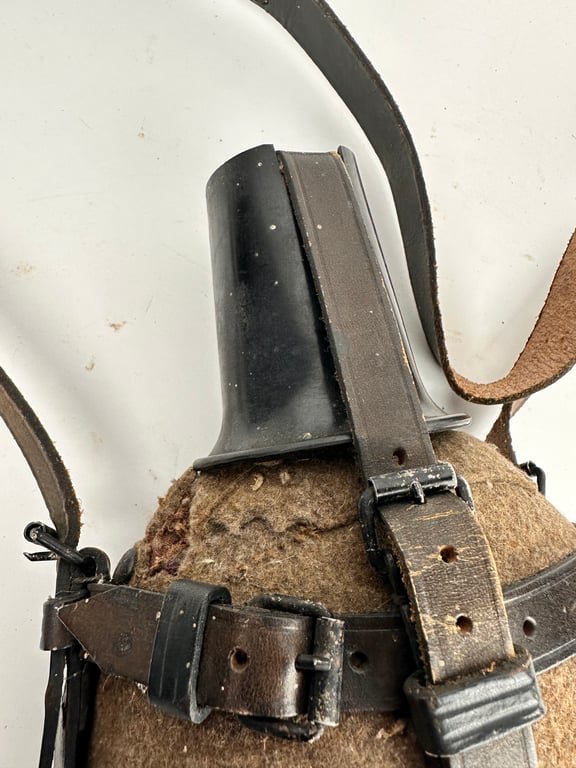 Original German WW2 Medical Canteen 'ESB40' — image 4