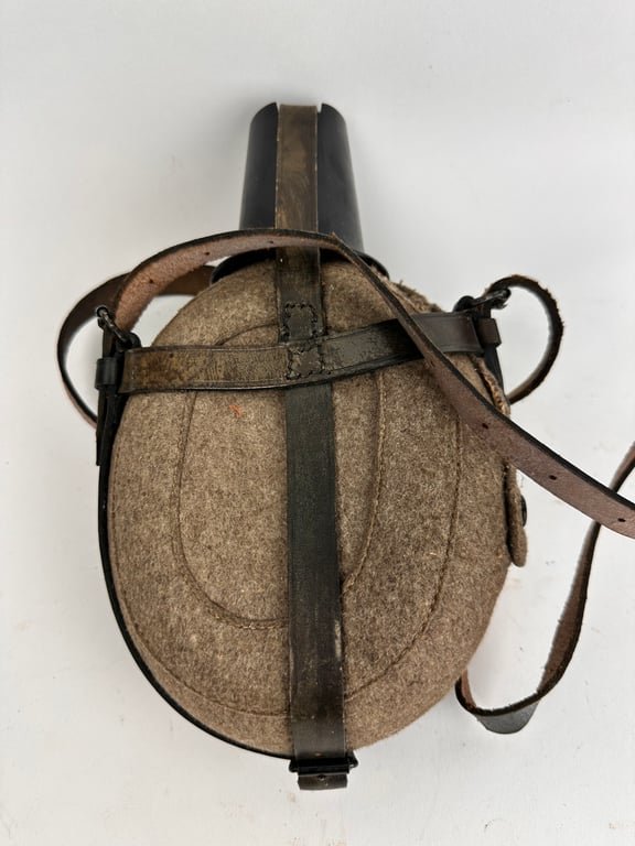 Original German WW2 Medical Canteen 'ESB40' — image 9