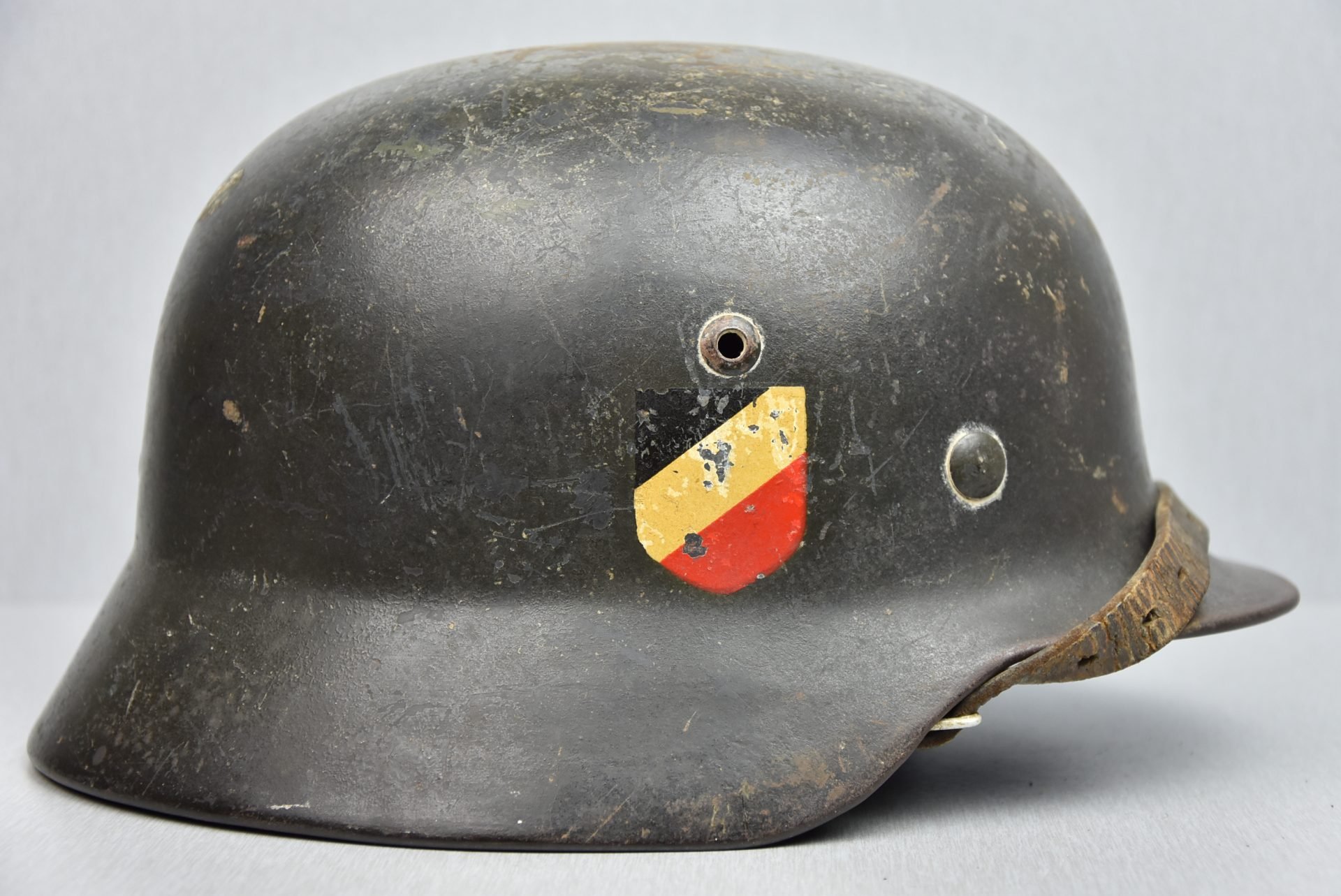 Early M35 Luftwaffe double decal steel helmet with droop tail eagle ET64 1937 — image 4