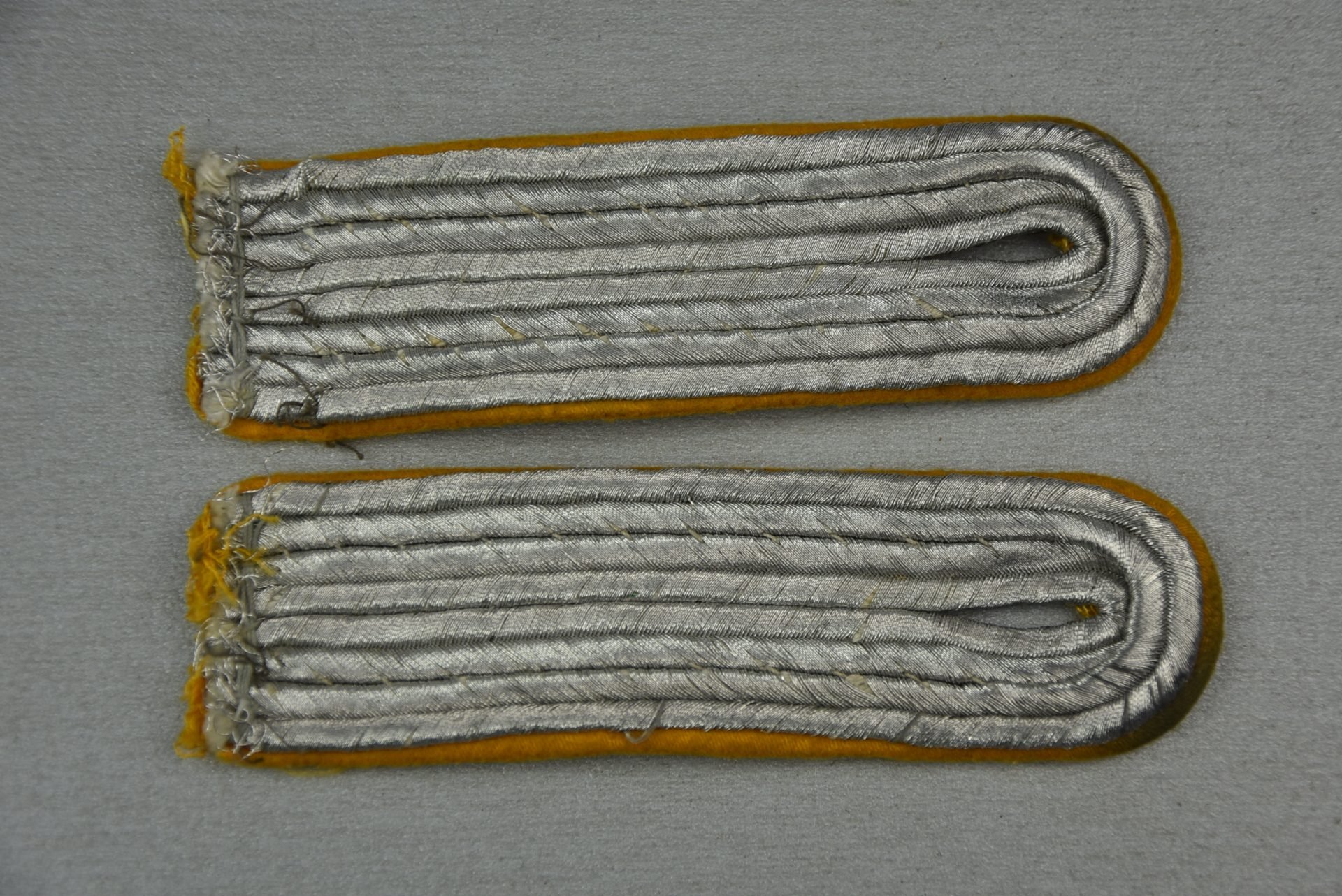 Luftwaffe flying personnel officer shoulder boards for Leutnant — image 2