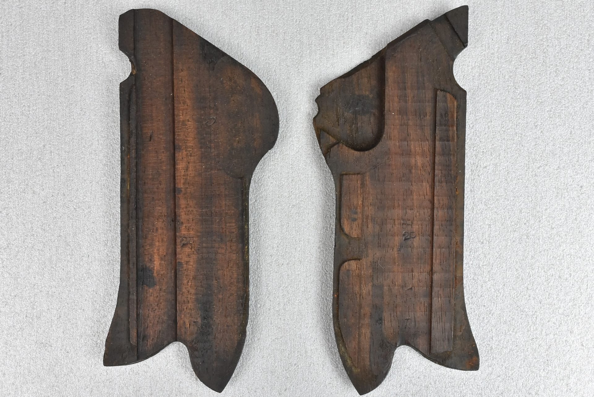 Wehrmacht P.08 Luger grips — image 2