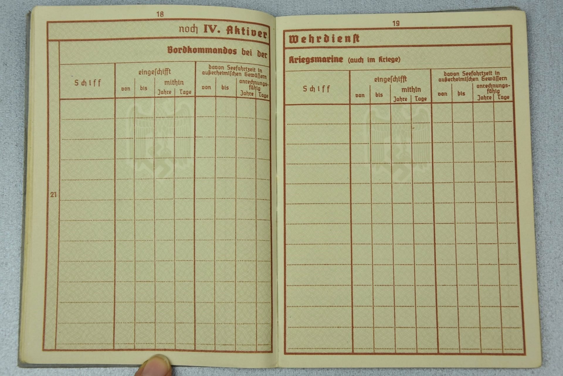 Wehrpass luftwaffe mechanic joined army (Heer) black wound badge for grenade splinter in Russia and close combat calender — image 23