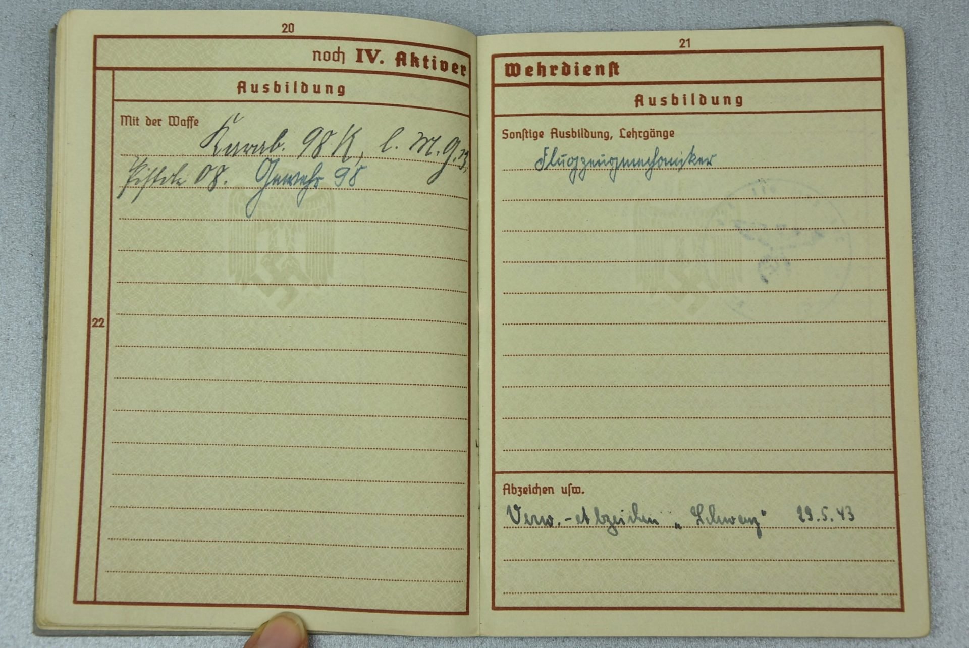 Wehrpass luftwaffe mechanic joined army (Heer) black wound badge for grenade splinter in Russia and close combat calender — image 24