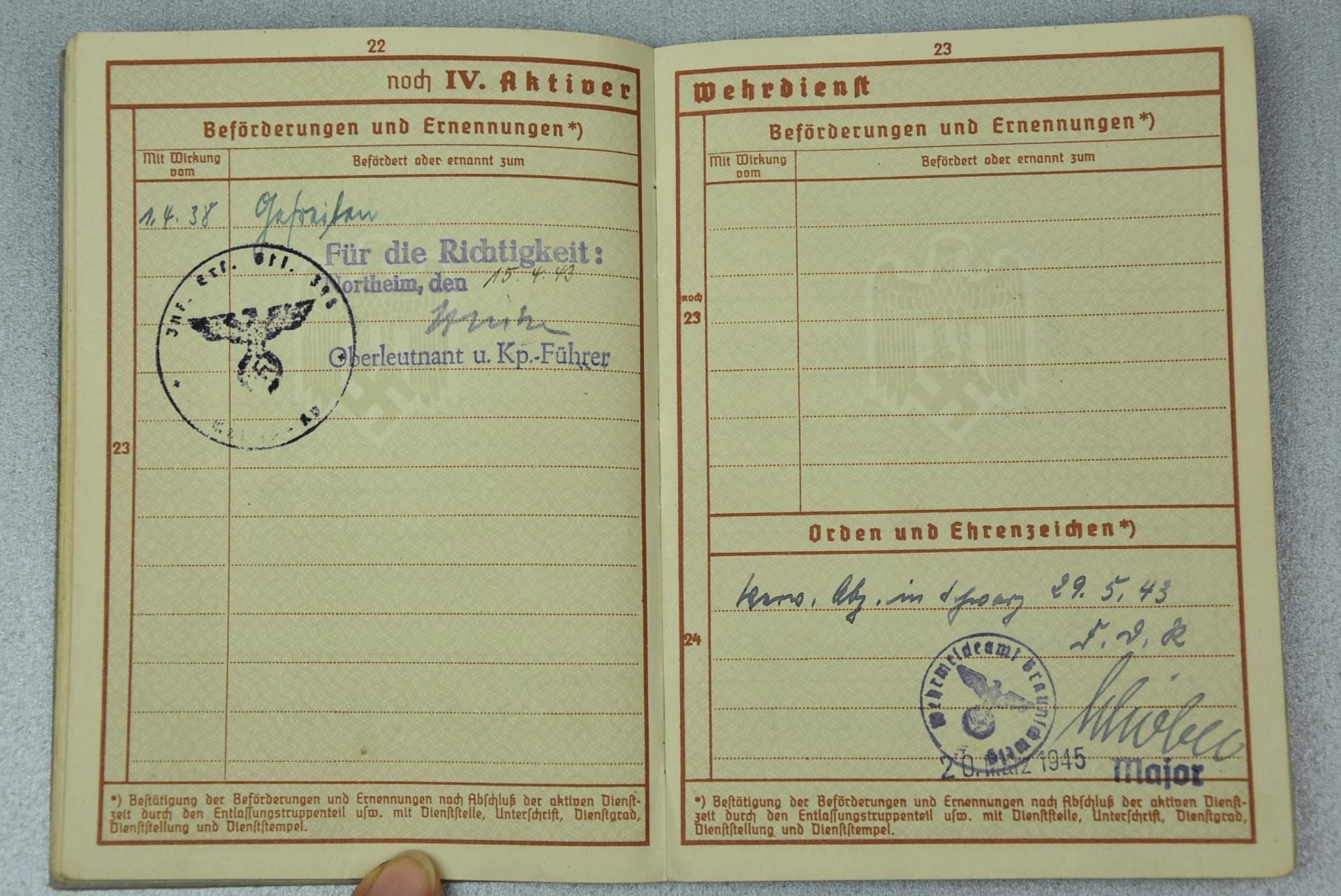 Wehrpass luftwaffe mechanic joined army (Heer) black wound badge for grenade splinter in Russia and close combat calender — image 25