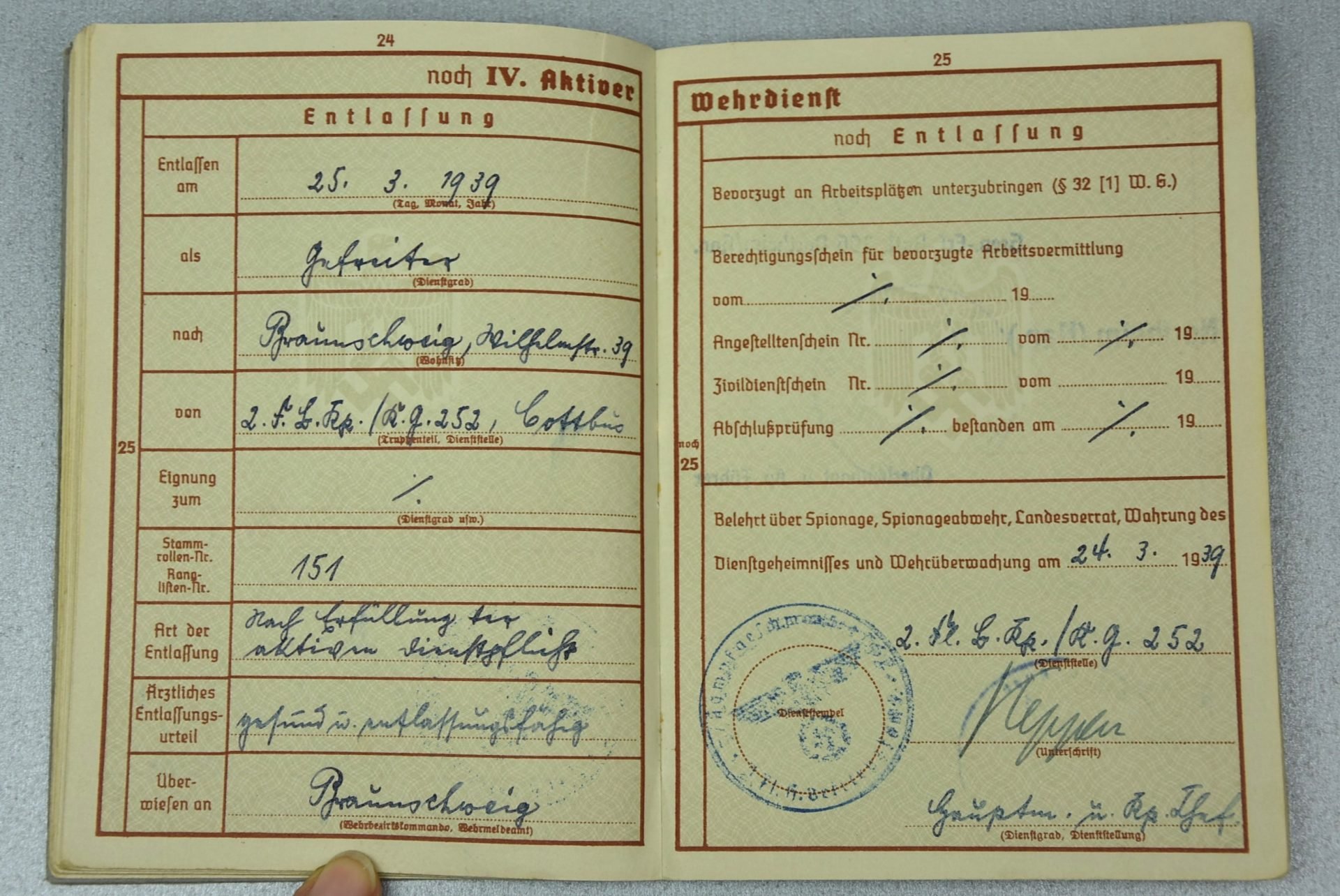 Wehrpass luftwaffe mechanic joined army (Heer) black wound badge for grenade splinter in Russia and close combat calender — image 26