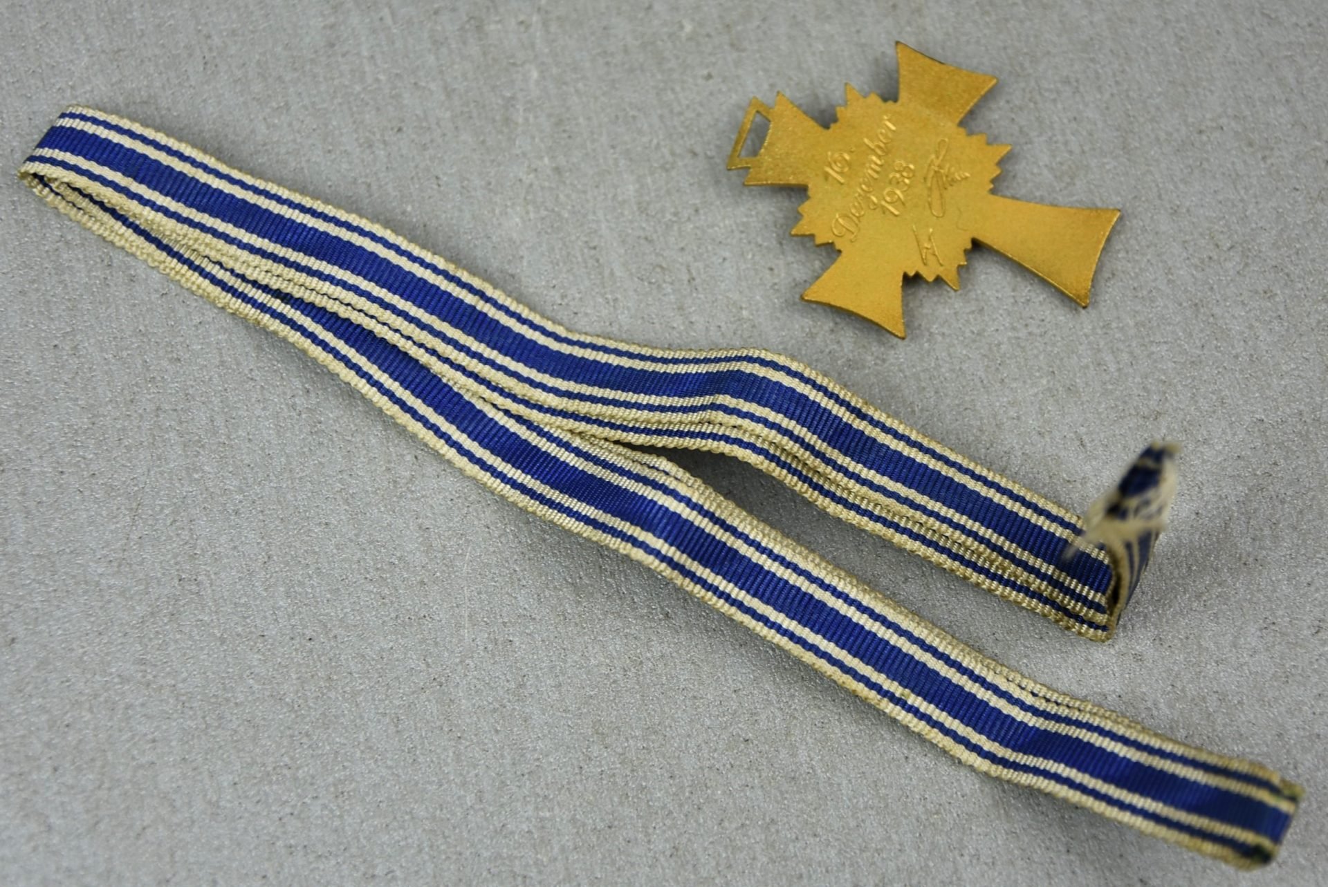 Mother's cross in gold with box by C.F. Zimmermann — image 13