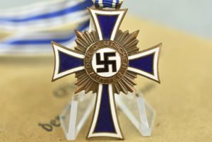 Bronze mother's cross with award envelope by Klein & Quenzer …