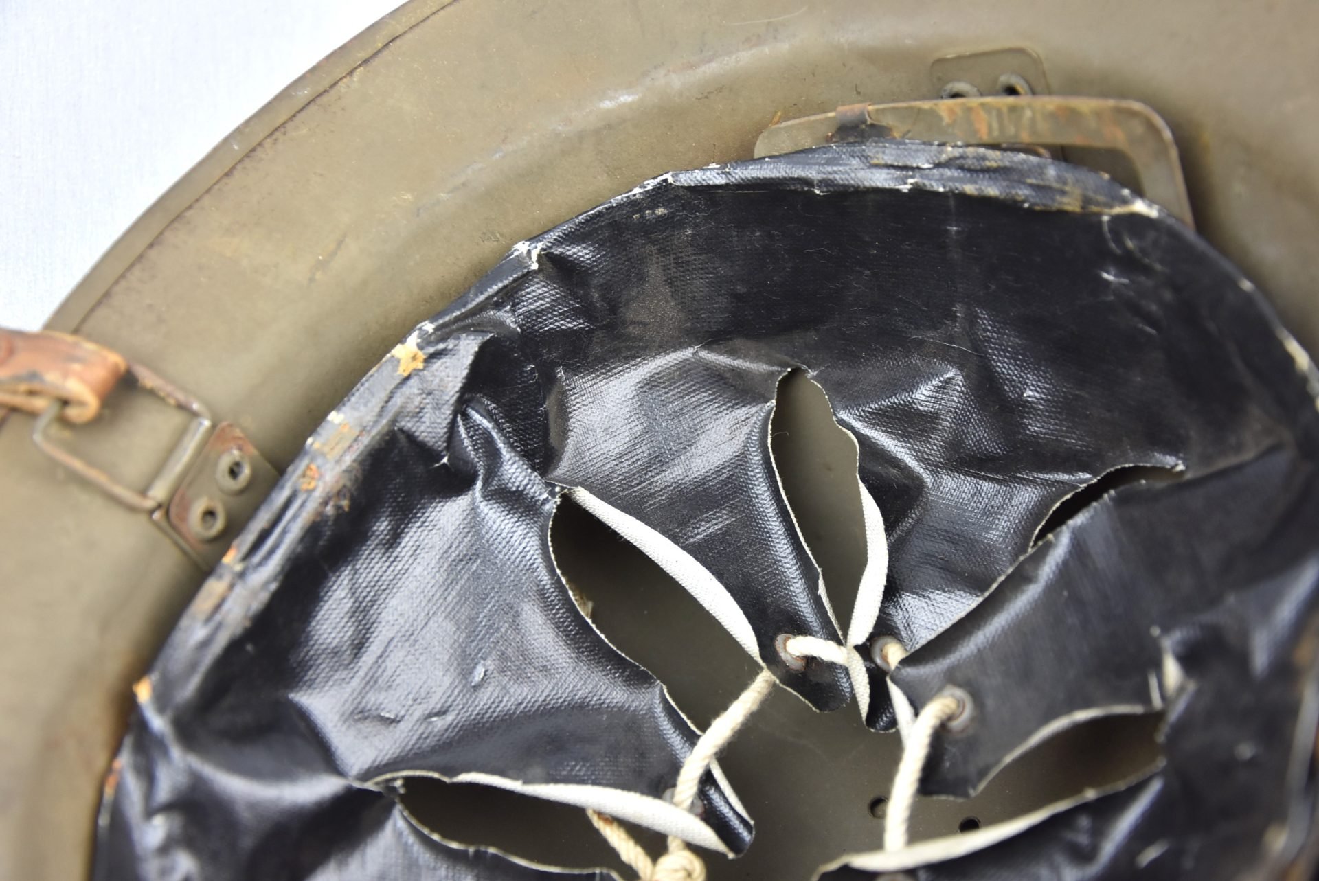 WW2 M1931 Belgian Adrian helmet with 'last-ditch' liner — image 11