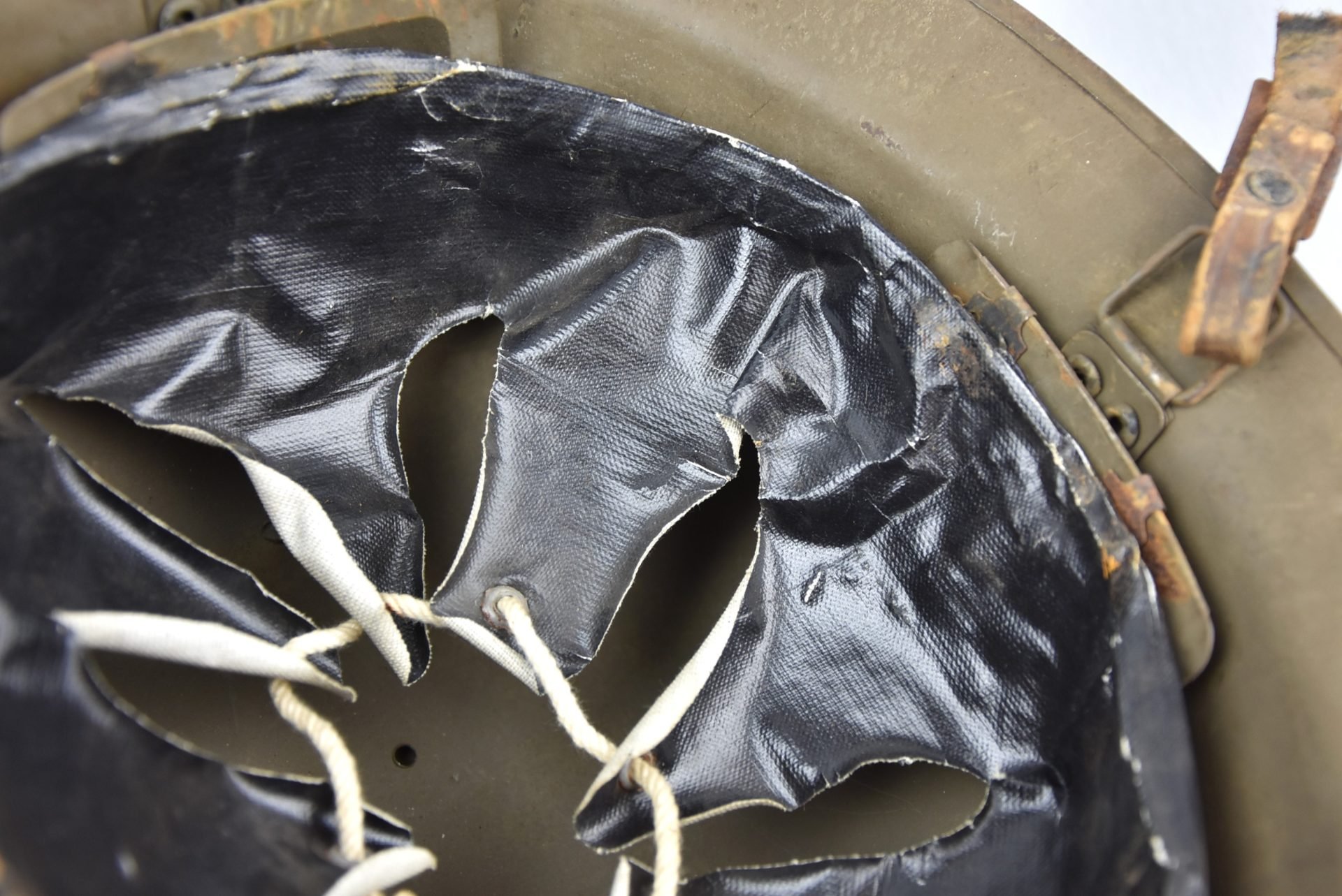 WW2 M1931 Belgian Adrian helmet with 'last-ditch' liner — image 12