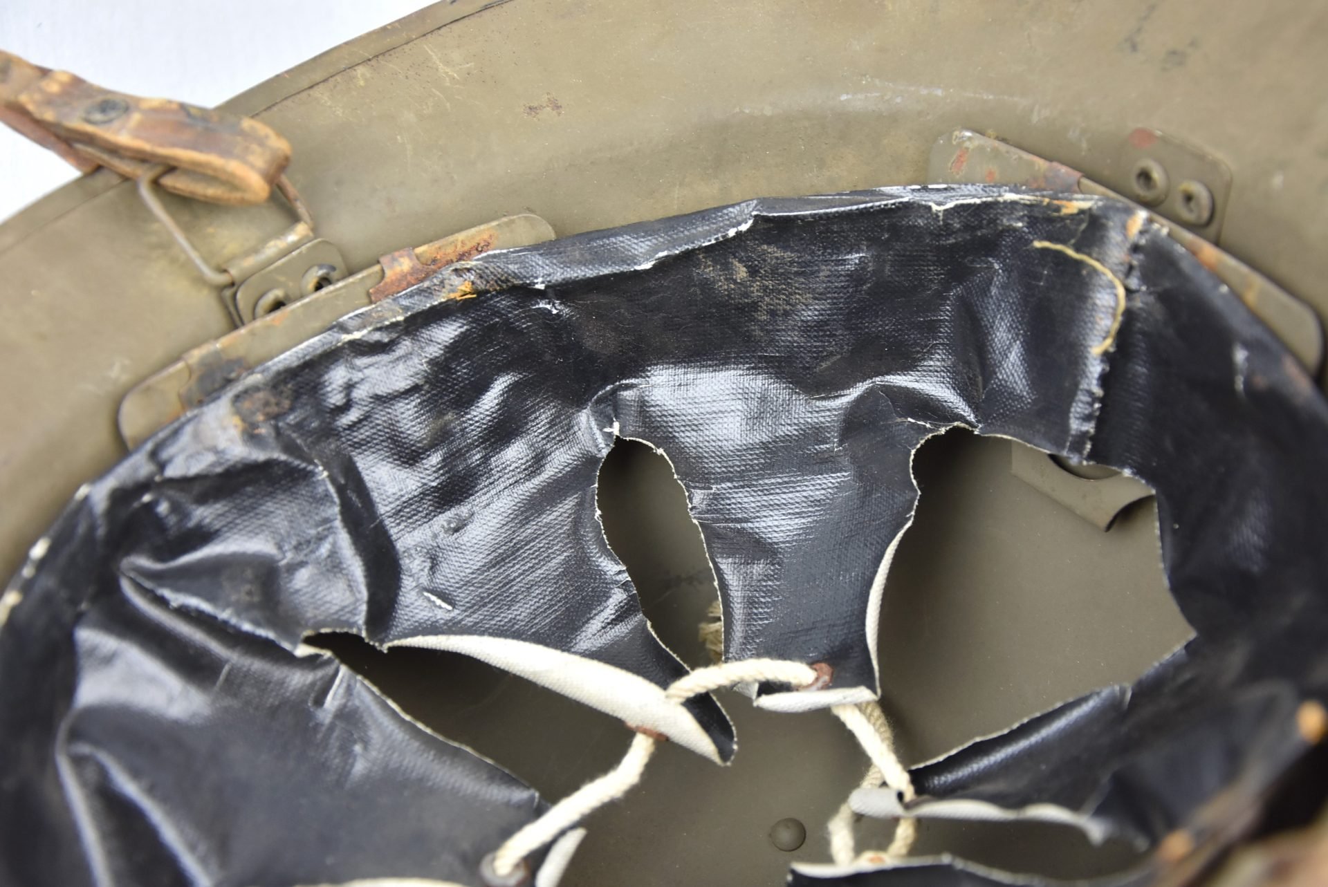 WW2 M1931 Belgian Adrian helmet with 'last-ditch' liner — image 13