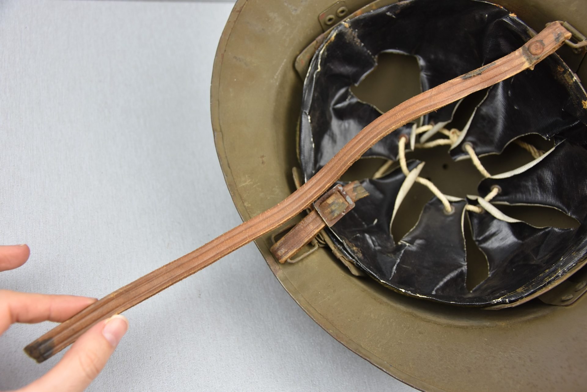 WW2 M1931 Belgian Adrian helmet with 'last-ditch' liner — image 22