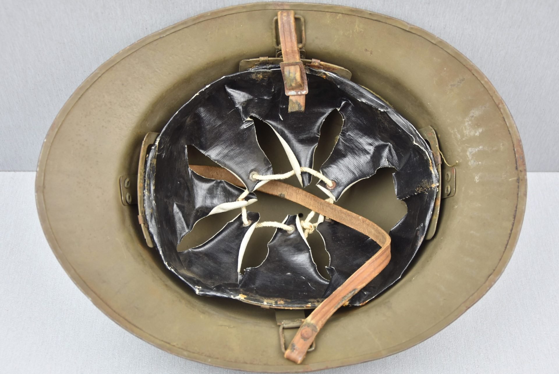 WW2 M1931 Belgian Adrian helmet with 'last-ditch' liner — image 9