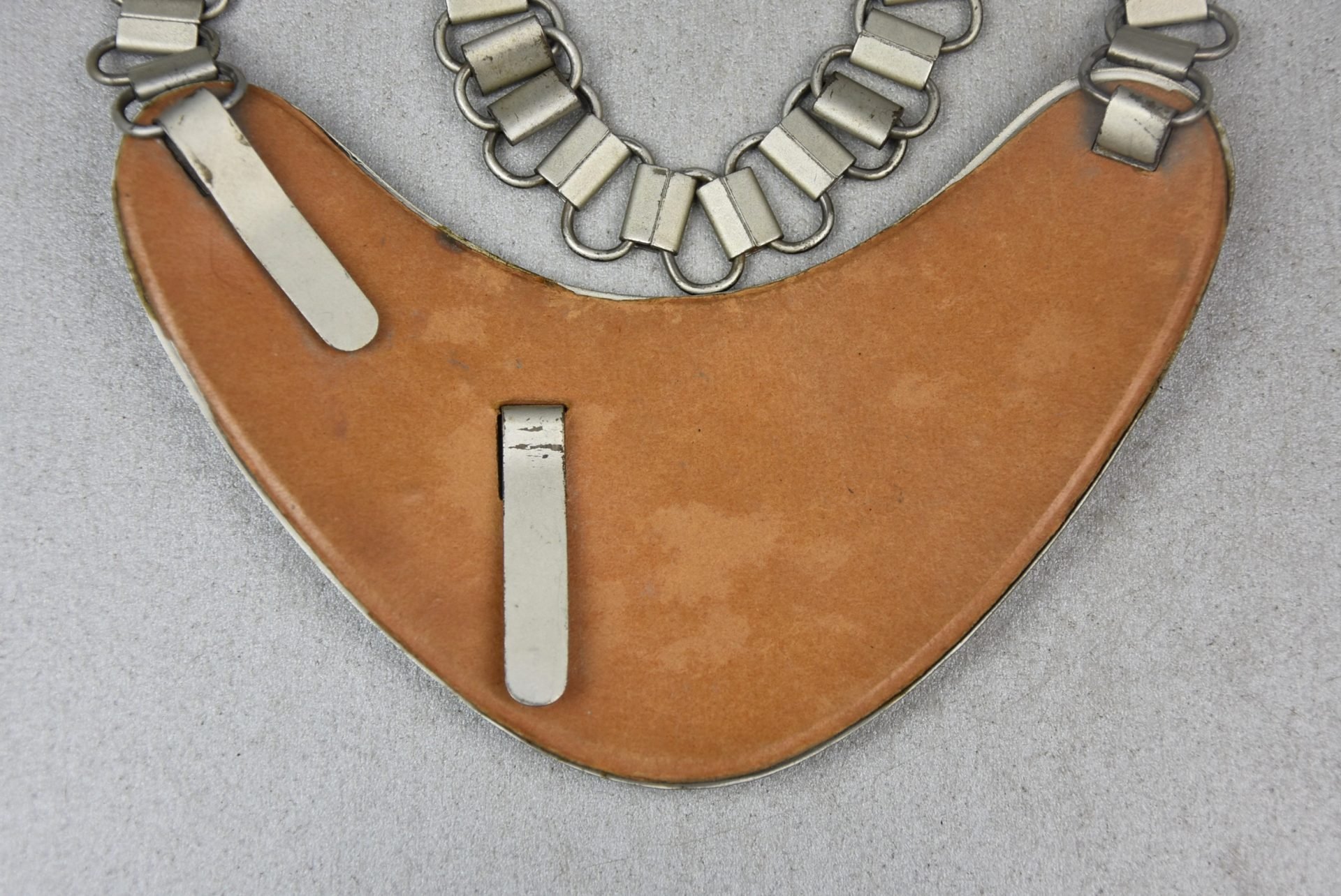 Wehrmacht Feldgendarmerie gorget 'Ringkragen' — image 4