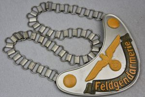 Wehrmacht Feldgendarmerie gorget 'Ringkragen'