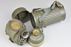 Early M31 'short' Luftschutz gas mask 1938