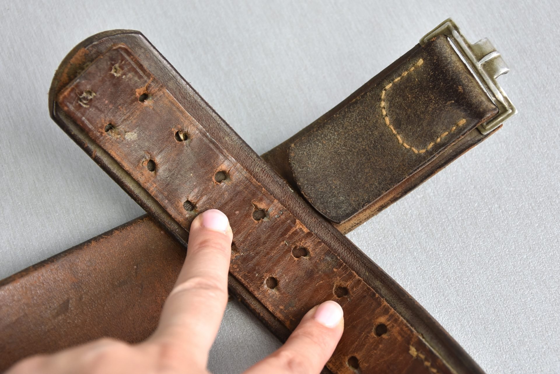 Early leather Wehrmacht equipment belt with aluminum hook by St. Orthey Marienberg 1938 — image 4